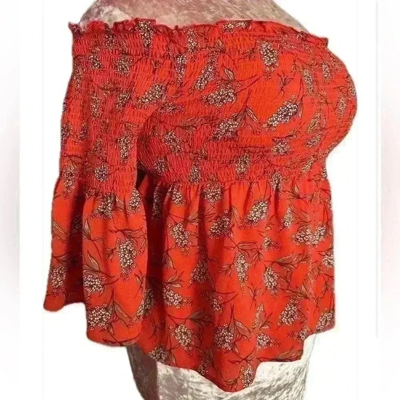 lily White Floral Red Women's top (443) - Picture 7 of 11